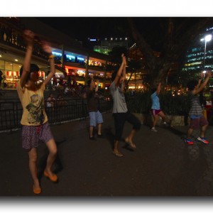 フィリピンで流行中のズンバパーティーに参加してみた。 フィリピンで流行中のズンバパーティーに参加してみた。