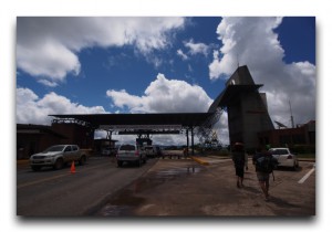 笛とギターと改造車。パカライマ国境を越えてベネズエラへ。 Brazil/ブラジル