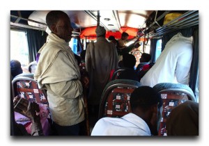 ゴミとゲロだらけの車内で垣間みるエチオピア人の我慢強さ。 Ethiopia / エチオピア