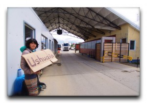 え?なんで??パタゴニアでヒッチハイクをしてたら意外な車が止まりました。 Argentina / アルゼンチン