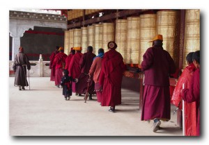 東チベット最大の見所”アチェン”。数千人もの尼僧が暮らすチベットの集落。 China / 中国